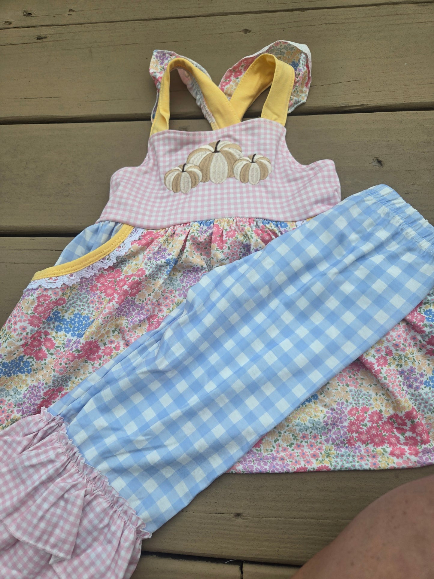 Pink Floral Patchwork Pumpkin Embroidery Ruffle Pants Honeydew