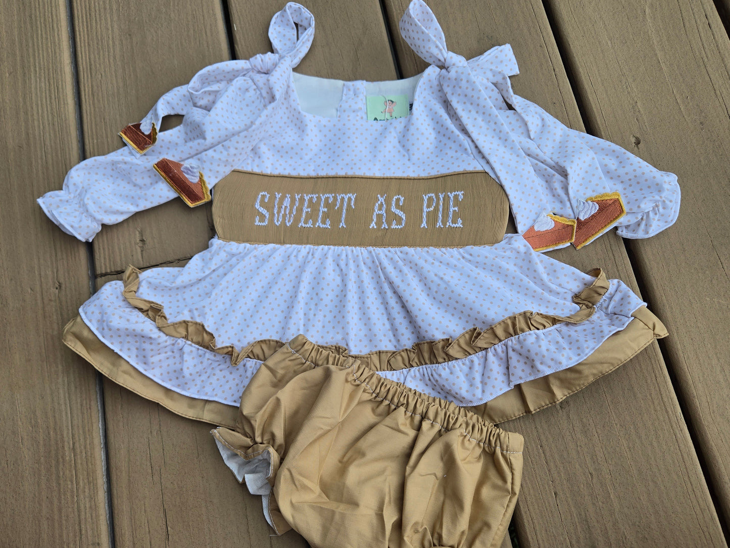 Sweet as Pie Hand Smocked Girl Bloomer Set Ambabie