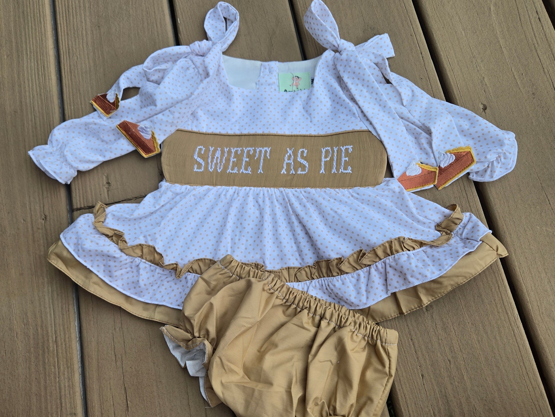Sweet as Pie Hand Smocked Girl Bloomer Set Ambabie